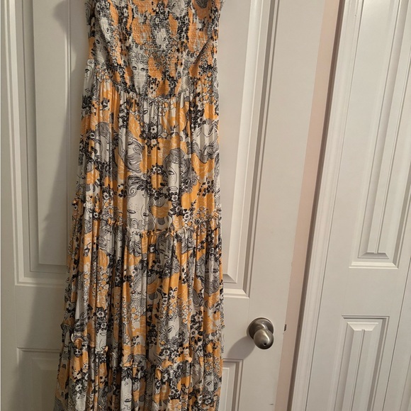 Modcloth Dresses & Skirts - Modcloth Boho on the Range Smocked Faces Print M Peach/Orange & Black Maxi Dress